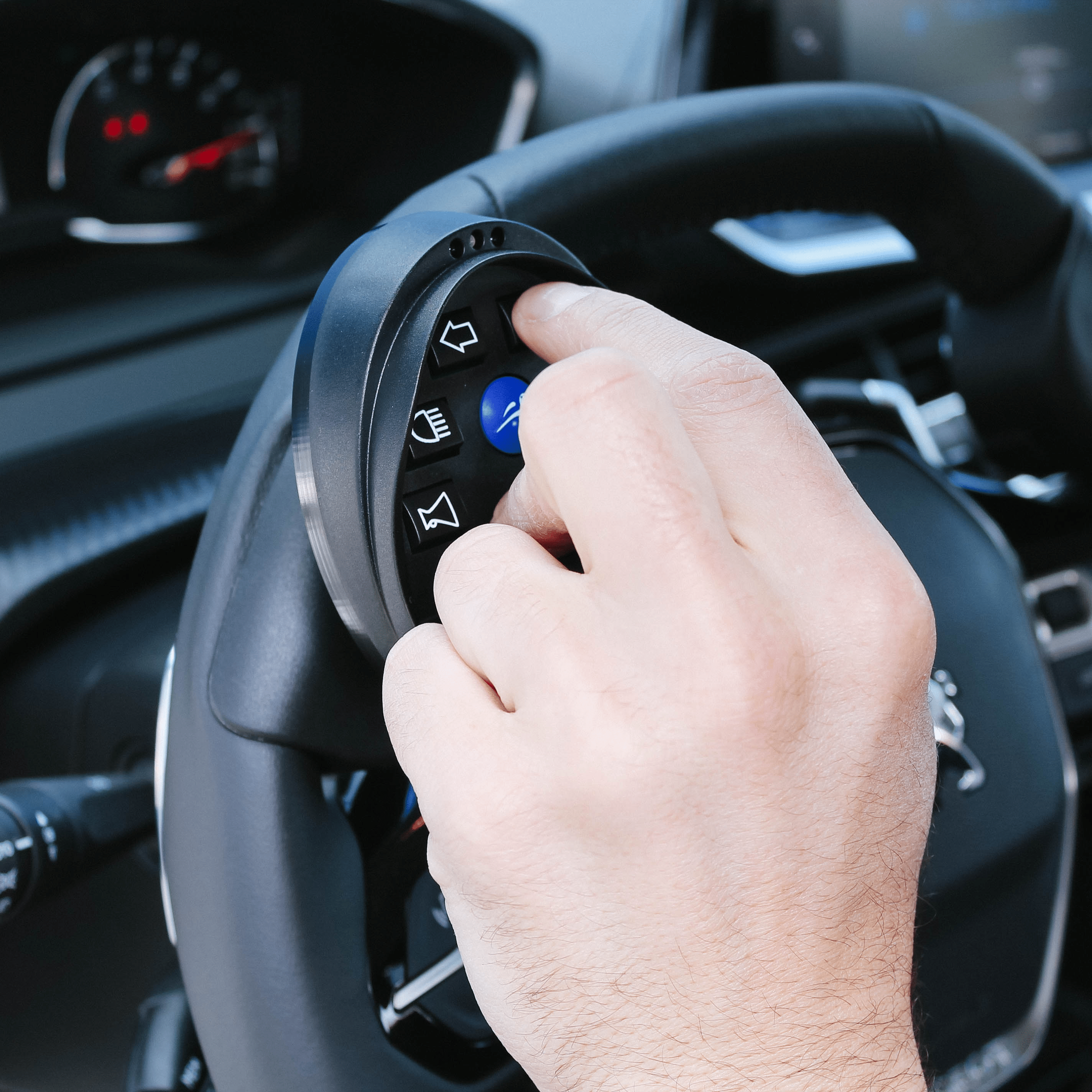 Avis et commentaires de Boule au volant amovible HandyGrip pour faciliter  la conduite et les manoeuvres