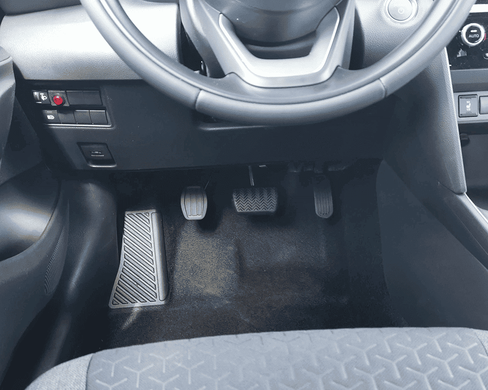 Aménagement d'un accélérateur pied gauche sur Toyota Rav4 Hybrid