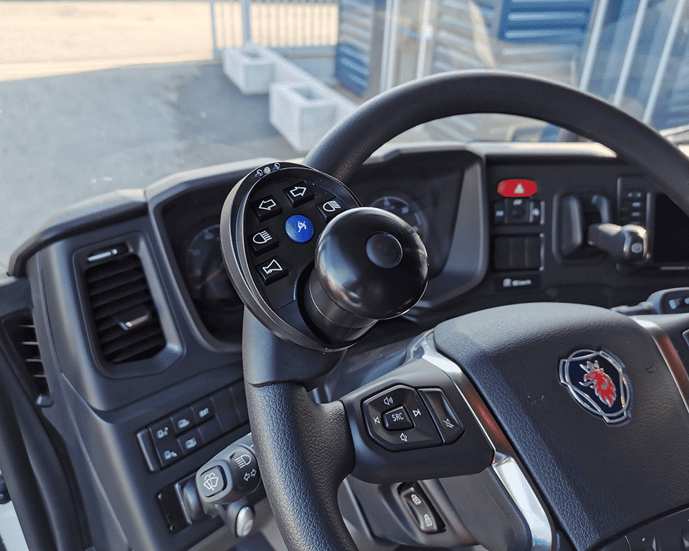 Adaptation de commandes au volant sur Scania Serie R II - Sojadis